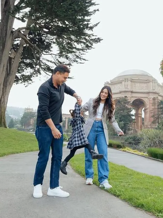 Anniversary Pernikahan ke-5, Intip 8 Potret Kompak Raisa Andriana dan Hamish Daud Pakai Baju Couple