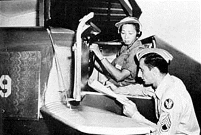 Hazel Ying-Lee, pilot wanita pertama China-Amerika. (Sumber defense.gov)