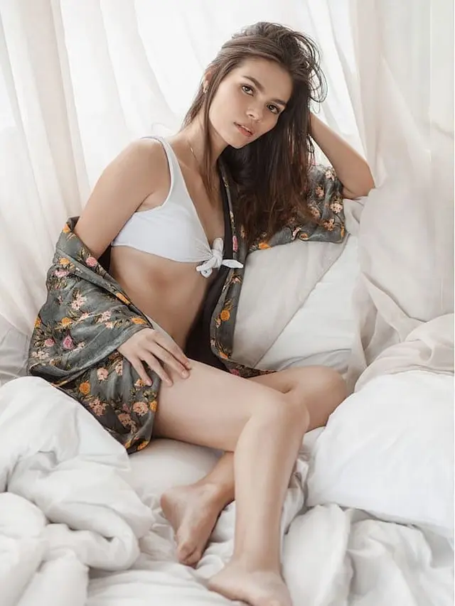 [Bintang] Bikin Jantung Copot, Begini Outfit Firrina Sinatrya, Calon Istri Petra Sihombing yang Sensual