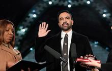 FOTO Zohran Mamdani Mengucap Sumpah Jabatan Walikota New York City dengan Al Quran