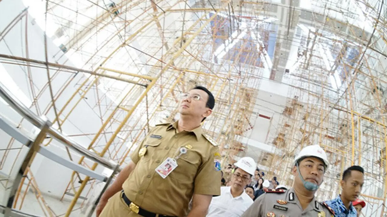 Gubernur DKI Jakarta, Basuki Tjahaja Purnama alias Ahok, mengunjungi Masjid Raya Jakarta di Jalan Daan Mogot 7 Maret lalu. 