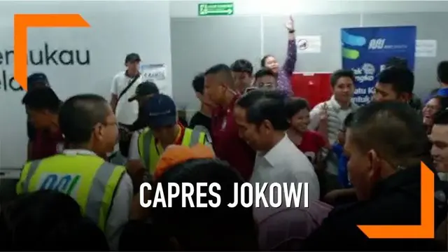 Capres Joko Widodo (Jokowi) bersama Ketua TKN Erick Thohir menaiki moda transportasi MRT. Jokowi hendak pulang ke kediamannya di Bogor. Jokowi kembali ke Bogor setelah berakhir Pekan di seputaran Bundaran HI