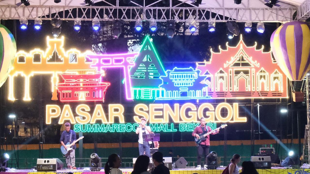 Tak hanya itu, pengunjung juga akan dihibur serangkaian Live Acoustic Performance setiap Senin-Jumat &amp; Minggu pukul 19.00 WIB serta DJ Performance setiap Sabtu pukul 19.00 WIB.&nbsp;