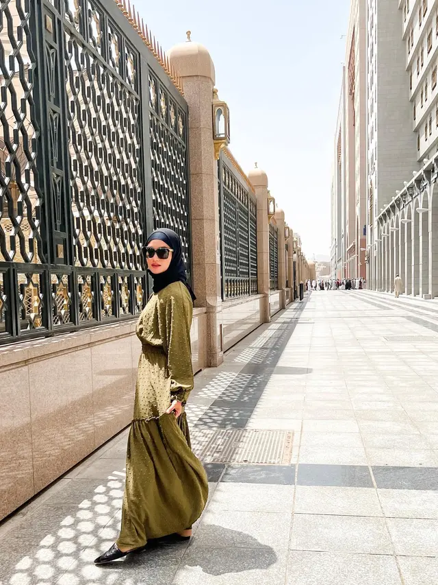 Tampil Berhijab, Ini 7 Momen Ririn Ekawati Jalani Umrah Bersama Ibnu Jamil