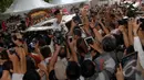 Prabowo disambut ribuan pendukungnya usai menyatakan sikap tentang pengunduran dirinya dari pilpres 2014, Jakarta, Selasa (22/07/2014) (Liputan6.com/Miftahul Hayat)