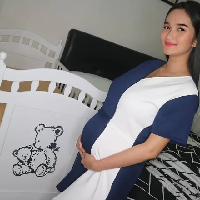 7 Gaya Baby Bump Faby Marcelia Pemeran Cucu dalam Sinetron Dunia Terbalik