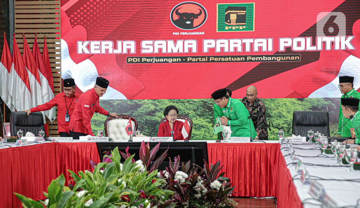 Ganjar tidak menyebutkan nama parpol yang disebut akan mendukung dirinya. Namun, ia menyebut warna parpol tidak hanya satu warna, namun beberapa warna yang berarti beberapa parpol. "Warnanya warna-warni," kata Ganjar. (Liputan6.com/Faizal Fanani)