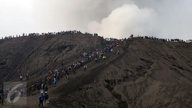 20160721-Erupsi, Intensitas Kunjungan Gunung Bromo Justru Meningkat-Jawa Timur