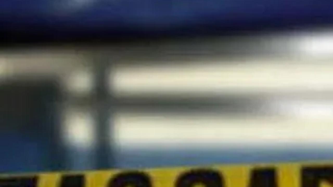 "Pemilik konter dan keluarga membawa korban ke Rumah Sakit Aqidah untuk penanganan, kemudian dinyatakan meninggal dunia," tegas Bambang.