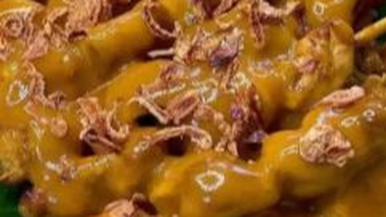 5. Sate: Langsung Dari Tusuk vs Dicopot Dulu Dagingnya