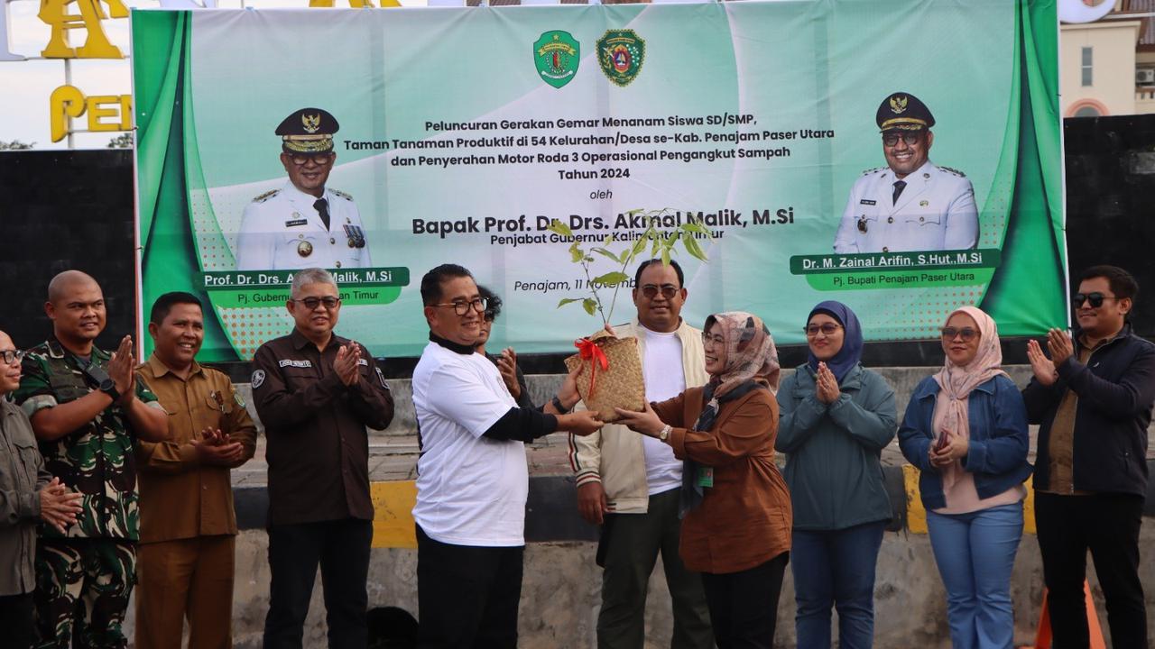 Pj Gubernur Kaltim Luncurkan Gerakan Gemar Menanam