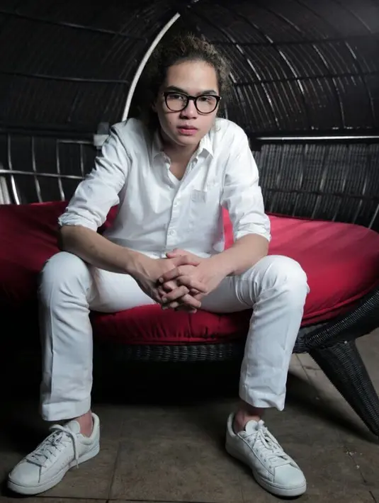 Pada malam pergantian tahun 31 Desember 2017,  Dul tampil mengisi sebuah acara di Sidarap. Ia tampil menjadi DJ bersama dengan Melly Mono. (Instagram/duljaelani)