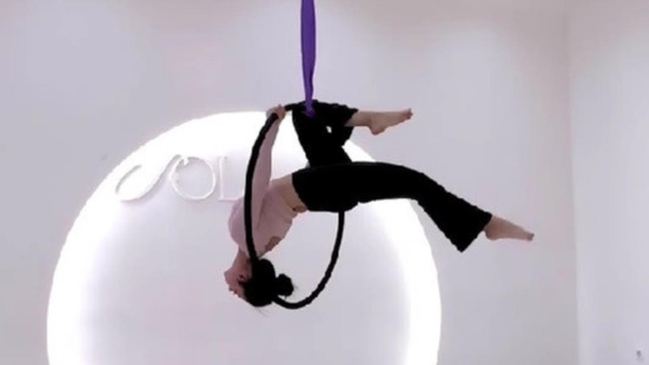 5 Pesona Dinda Kirana Jajal Olahraga Aerial Hoop, Lincah Lakukan Gerakan Sulit