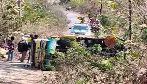 Truk Terbalik di Lembata NTT, 5 Orang Tewas Tertimbun Pasir