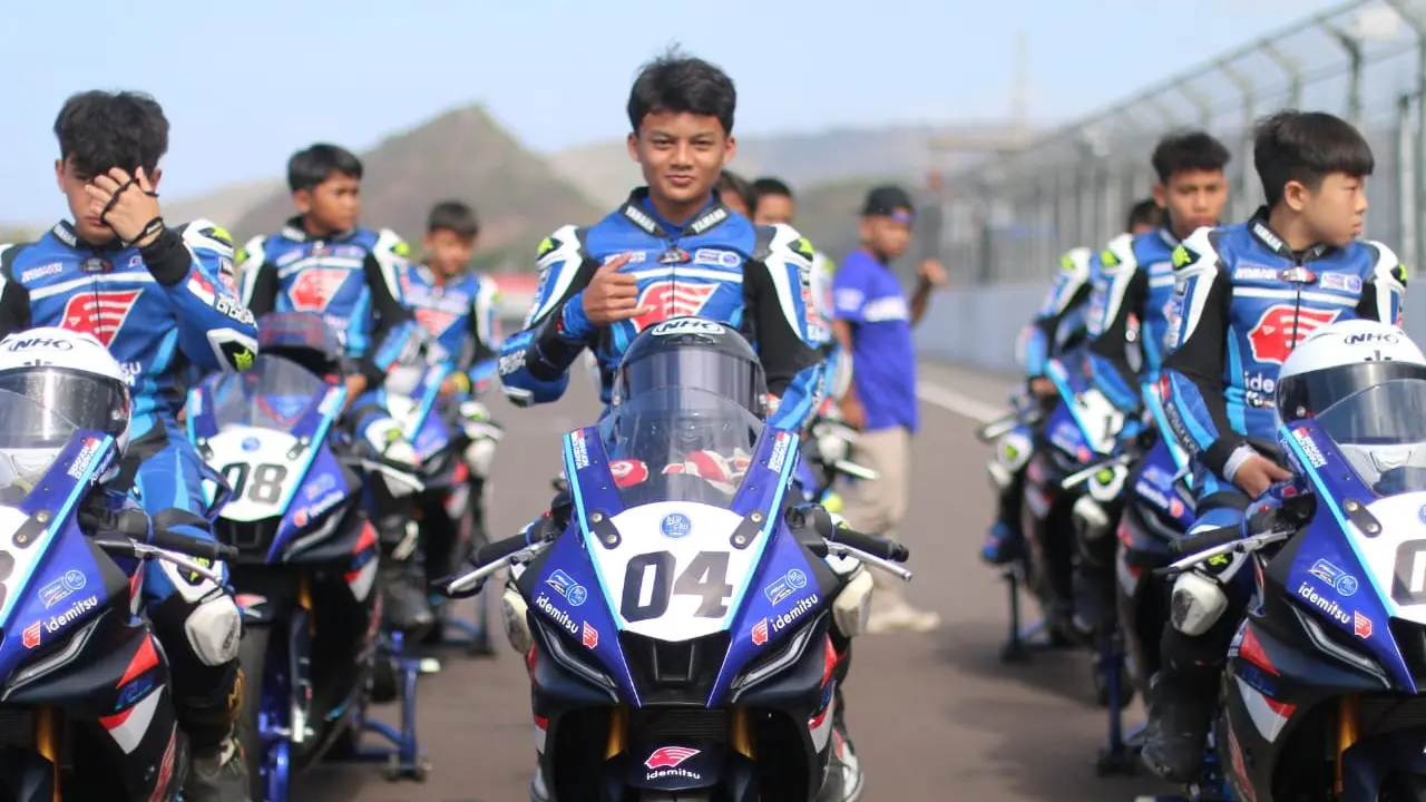 bLU cRU Yamaha Sunday Race 2023 Mandalika