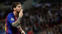Gaya pemain Barcelona, Lionel Messi usai mencetak gol ke gawang Tottenham Hotspur dalam Grup B Liga Champions di Stadion Wembley, London, Inggris, Rabu (3/10). Messi menyumbang dua gol saat Barcelona membantai Tottenham 4-2. (AP Photo/Kirsty Wigglesworth)