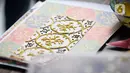 Brownies melted motif batik nusantara terlihat di Dapur Syabina, Pamulang, Tangerang Selatan, Banten, Jumat (2/10/2020). Dalam kondisi masa pandemi Covid-19 penjualan brownies batik mulai stabil dijual dengan harga Rp 70 hingga Rp 90 ribu. (merdeka.com/Dwi Narwoko)
