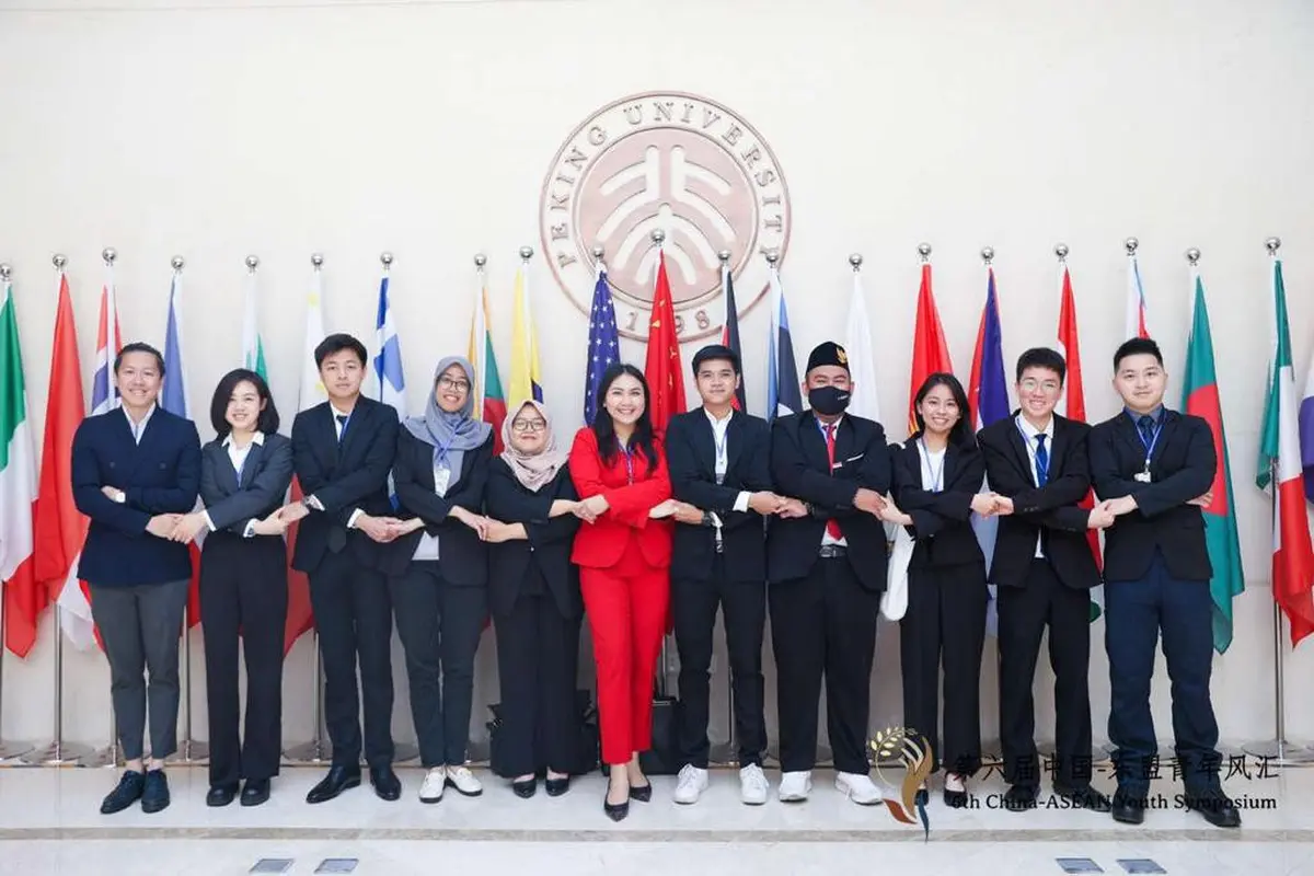 Politisi muda asal Partai Demokrasi Indonesia Perjuangan (PDIP) Meryl Rouli Saragih (baju merah) (Istimewa)
