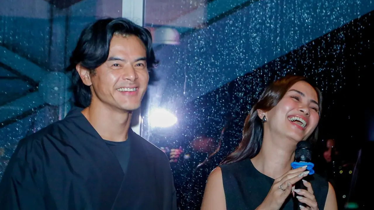 Dion Wiyoko & istri