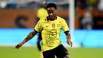 Raheem Sterling menjadi transfer pemain Inggris termahal pada bursa musim panas 2022/2023. Ia diboyong menuju London oleh Chelsea dengan harga 56,2 juta euro dari Manchester City. Sterling sendiri merupakan winger atau striker dengan kemampuan olah bola dan kecepatan yang impresif. (AFP/Getty/Jacob Kupferman)