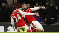Striker Arsenal, Olivier Giroud, merayakan gol yang dicetaknya ke gawang Crystal Palace pada laga Liga Inggris di Stadion Emirates, Inggris, Minggu (1/1/2016). Arsenal menang 2-0 atas Crystal Palace. (Reuters/John Sibley)
