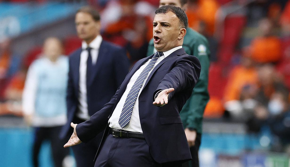 Igor Angelovski. Meski mampu membawa Makedonia Utara tampil pertama kalinya di Euro 2020, namun hasil minor yang didapat membuat Igor Angelovski memilih mundur. Makedonia Utara menempati posisi juru kunci di fase grup, tanpa poin, mencetak 2 gol dan kebobolan 8 gol. (Foto: AFP/Pool/Koen van Weel)