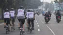 Para pesepeda menggowes saat mengikuti Bike 4round The City di Tangerang, Banten, Minggu (4/3/2018). Kegiatan yang diadakan dalam rangka ulang tahun Hotel Novotel ini menempuh jarak sekitar 50 kilometer. (Bola.com/Vitalis Yogi Trisna)