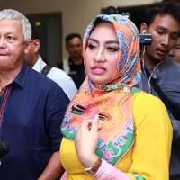 Shinta Bachir merasa dipojokkan setelah pengacara RA menyebutkan ciri-ciri inisial SB. (Wimbarsana/Bintang.com)
