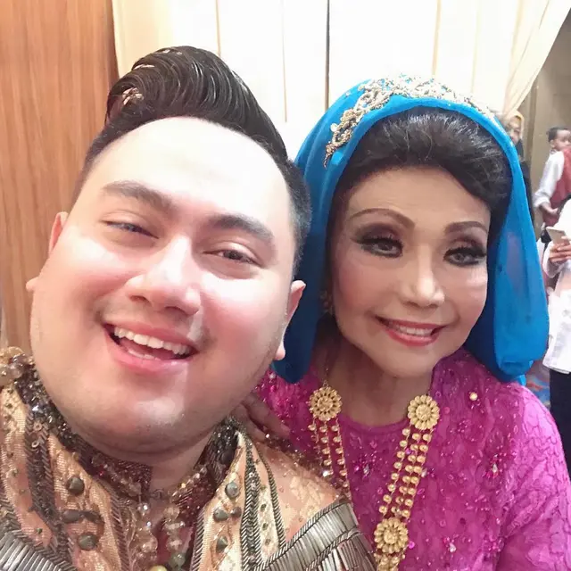 7 Potret Kebersamaan Elly Kasim dengan Rekan Artis, Penuh Kenangan