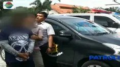 Tersangka menghampiri dua bocah tersebut dan dengan bujuk rayu membawa para korban yang masih bersaudara itu pergi.