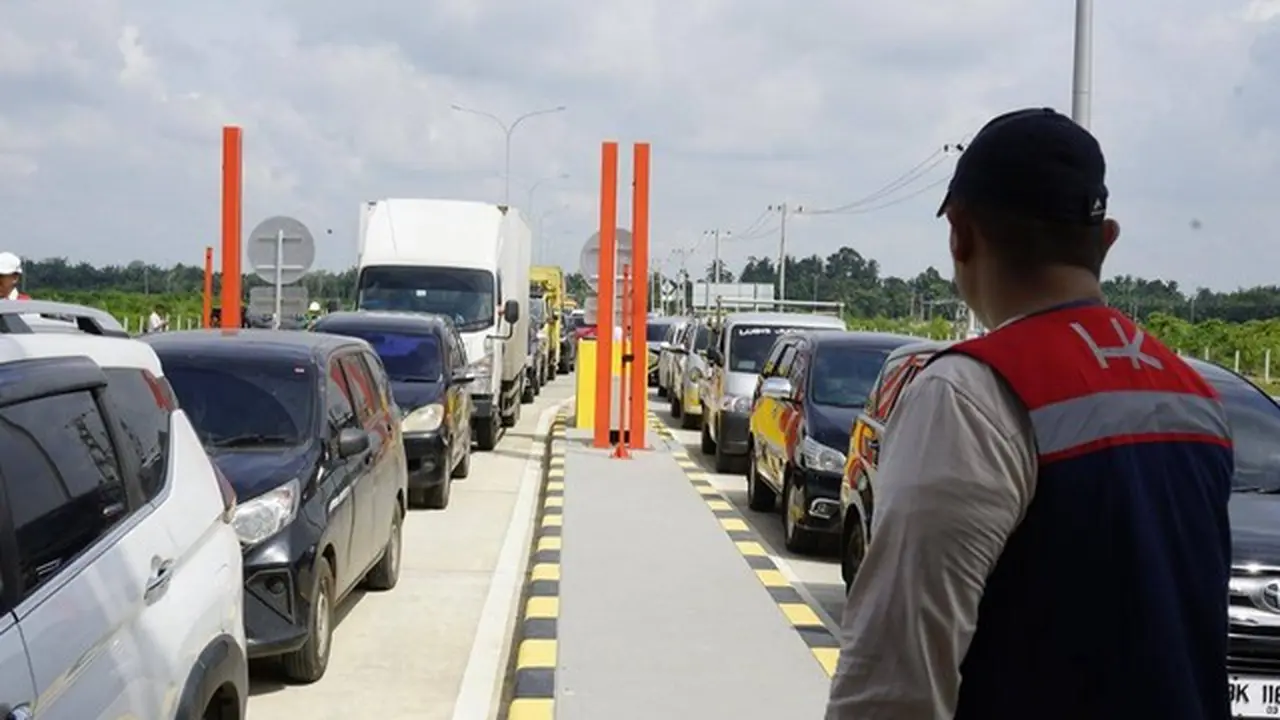 Antrean kendaraan yang masuk ke JTTS. Foto (Dokumen PT Hutama Karya)