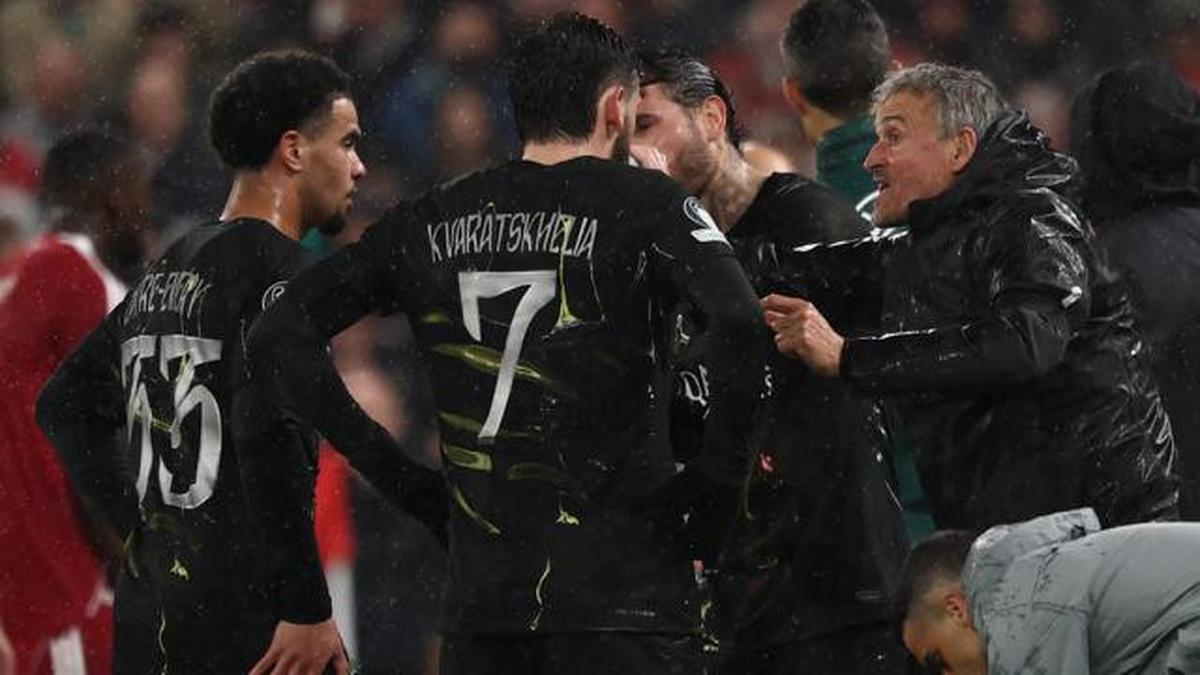Luis Enrique Merespons Tegas Isu Dirinya Menggantikan Michael Carrick di MU