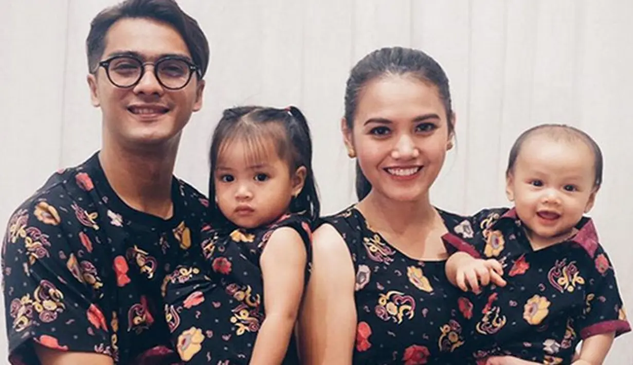 Dalam sinetron yang tayang di SCTV tersebut, Ricky berperan sebagai Benyamin, sedangkan istrinya berperan sebagai guru SD. Seringnya ketemu akhirnya tumbuh benih-benih cinta. (dok.Instagram)