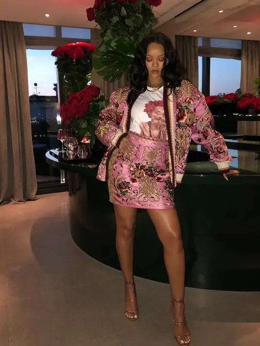 (Instagram/badgalriri)