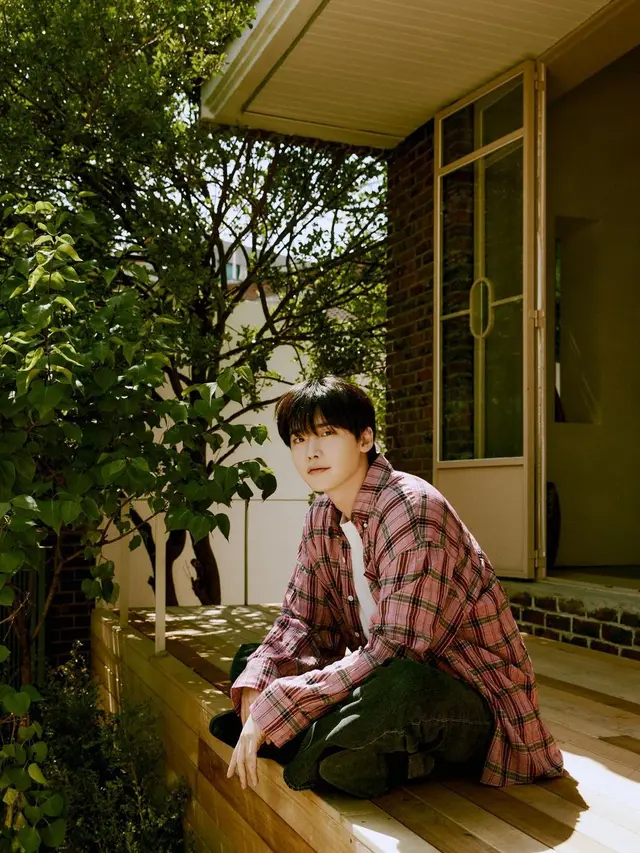 Lee Jong Suk. (Instagram/ jongsuk0206)