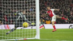 Pemain Arsenal, Gabriel Jesus mencetak gol kedua timnya ke gawang Crystal Palace pada laga perempat final Carabao Cup 2024/2025 yang berlangsung di Emirates Stadium, London, Inggris, Kamis (19/12/2024) WIB. (AP Photo/Kirsty Wigglesworth)