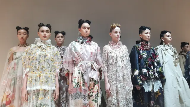 Biyan Keluarkan Koleksi Spring Summer 2025 yang Terinspirasi dari Gaya Klasik Abad 18 dan Sentuhan Floral