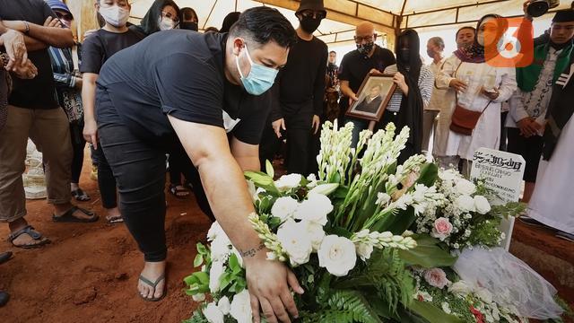 Ivan Gunawan Diminta Gantikan Posisi Ayah Wajib Bahagiakan Ibunda Showbiz Liputan6 Com