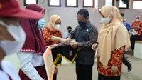 DWP serahkan bantuan kepada anak ASN berprestasi (Liputan6.com)