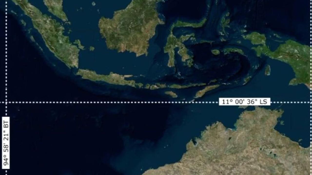 Berdasarkan data BPS tahun 2021, wilayah daratan Indonesia berada di 6°04'30" LU sampai 11°00'36" LS dan di antara 94°58'21 BT  sampai 141°01'10" BT.