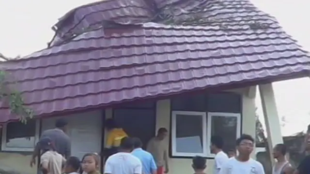 Puluhan Rumah di Lombok Rusak Diterjang Puting Beliung