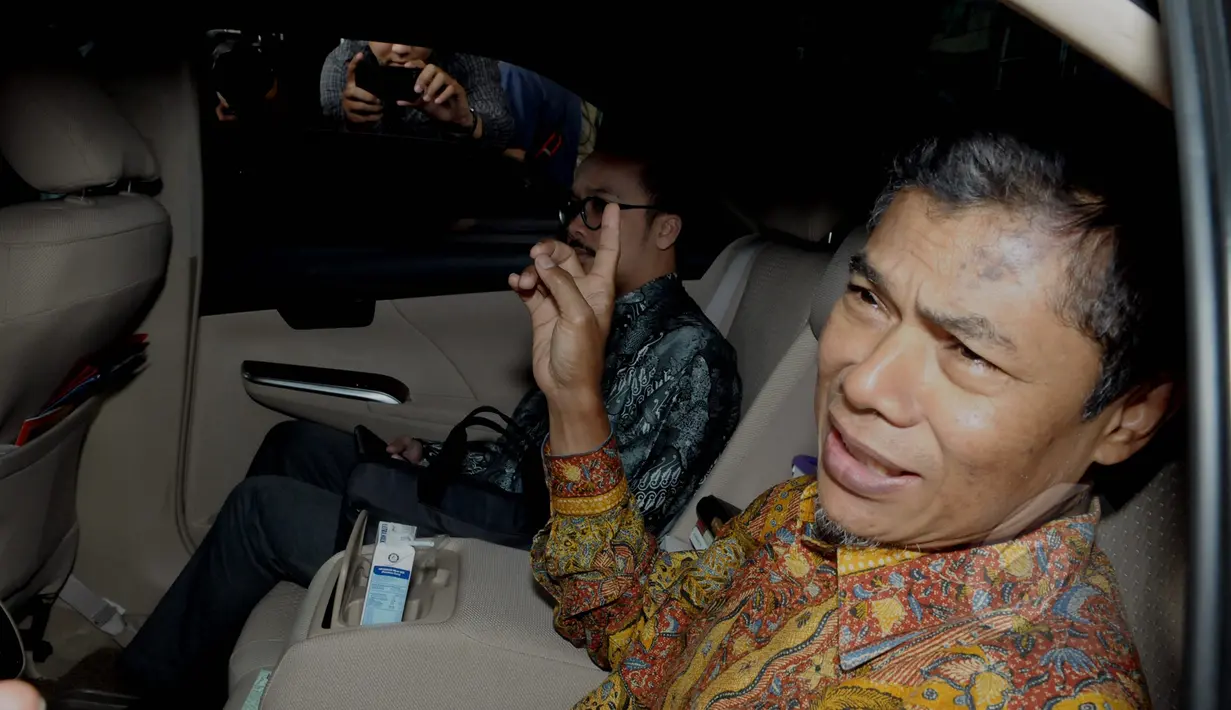 Ketua Pusat Pemeriksaan dan Analisa Transaksi Keuangan (PPATK), Muhammad Yusuf usai mendatangi Gedung KPK, Jakarta, Rabu (15/4/2015). Yusuf dimintai pandangannya oleh KPK tentang cara penyitaan aset-aset koruptor. (Liputan6.com/Andrian M Tunay)