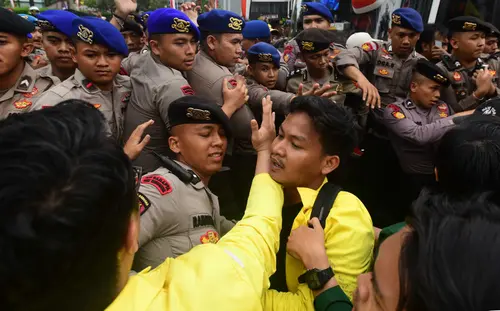 Aksi Mahasiswa di Thamrin Berujung Kericuhan