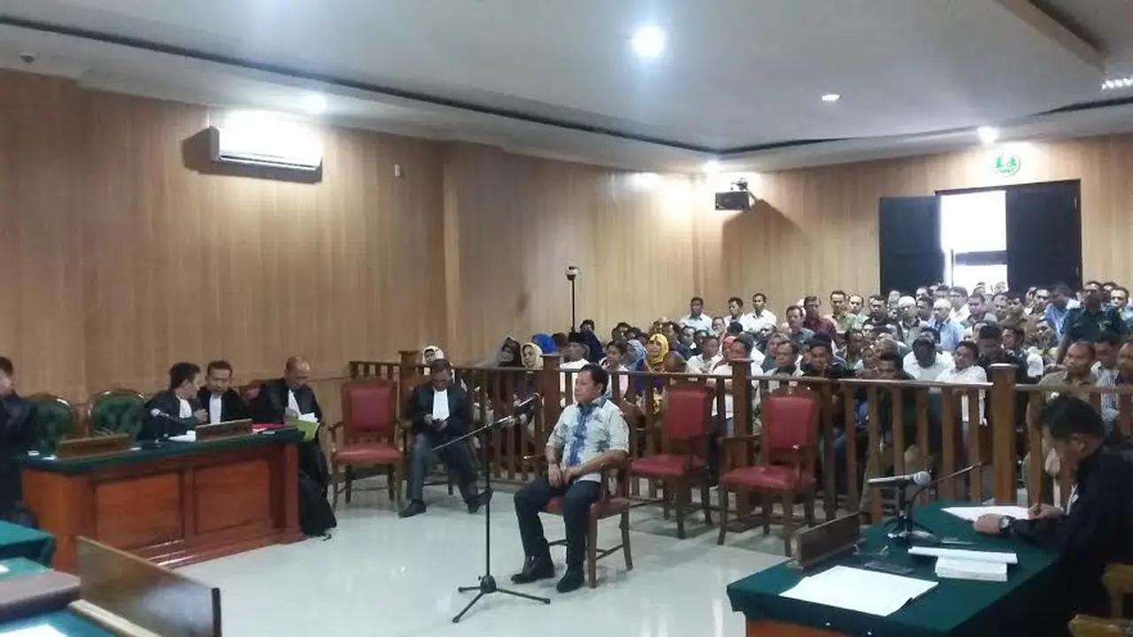 Bekas Bupati Sula Didakwa Korupsi Pembangunan Masjid
