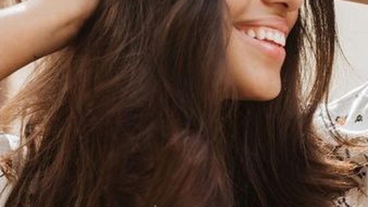 Dengan mengikuti tips-tips di atas, kamu bisa menjaga rambut tetap cetar dan bebas lepek selama musim panas. Selamat mencoba!