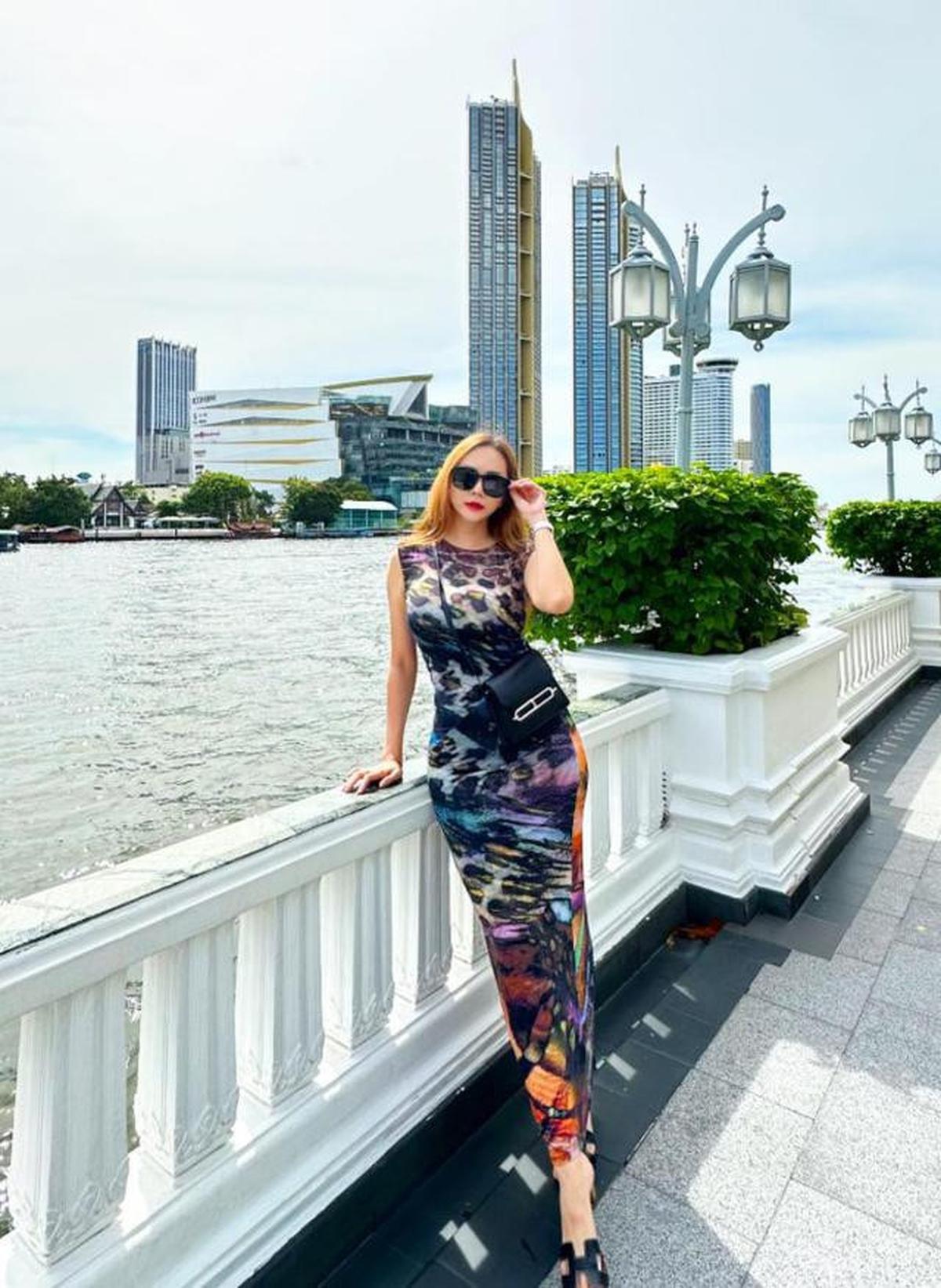 7 Potret Aura Kasih Pakai Bodycon Dress, Elegan dengan Lekuk Tubuh Proporsional