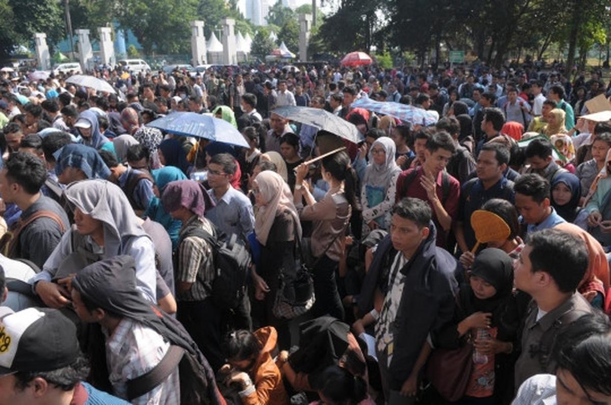 Begini padatnya ribuan pencari kerja di Job Fair GBK