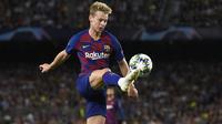 3. Frenkie de Jong (Ajax Amsterdam ke Barcelona) - Barcelona memutuskan untuk merekrut De Jong pada bursa transfer musim dingin 2019 dan merogoh kocek senilai 65,3 juta pounds. (AFP/Josep Lago)