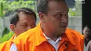 Keponakan Ketua DPR Setya Novanto, Irvanto Hendra Pambudi berjalan memasuki gedung KPK untuk menjalani pemeriksaan, Jakarta, Kamis (29/03). Irvanto Hendra Pambudi diperiksa terkait kasus proyek e-KTP. (Merdeka.com/Dwi Narwoko)
