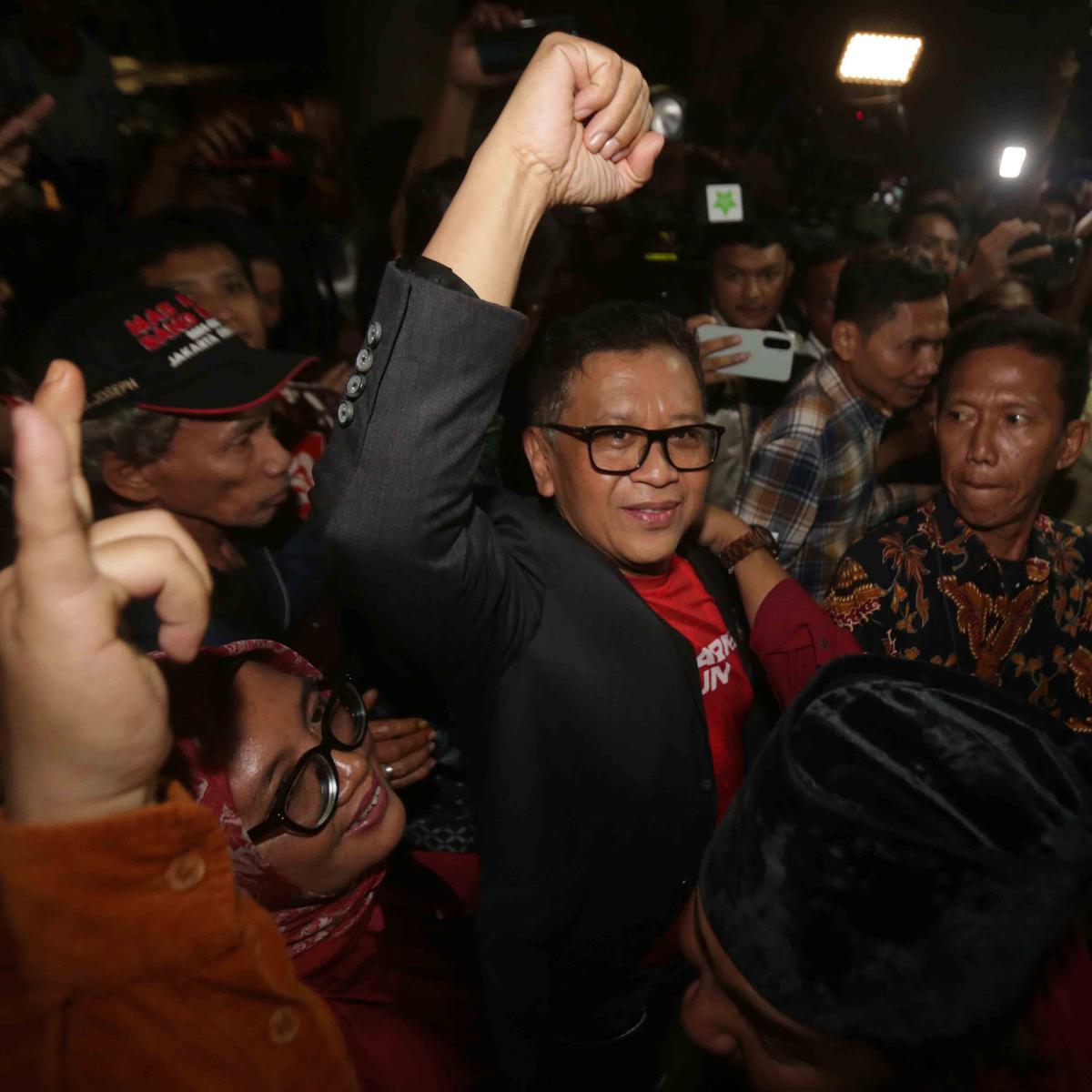 FOTO: Bebas Lewat Amnesti, Hasto Kristiyanto Resmi  Keluar dari Rutan KPK
